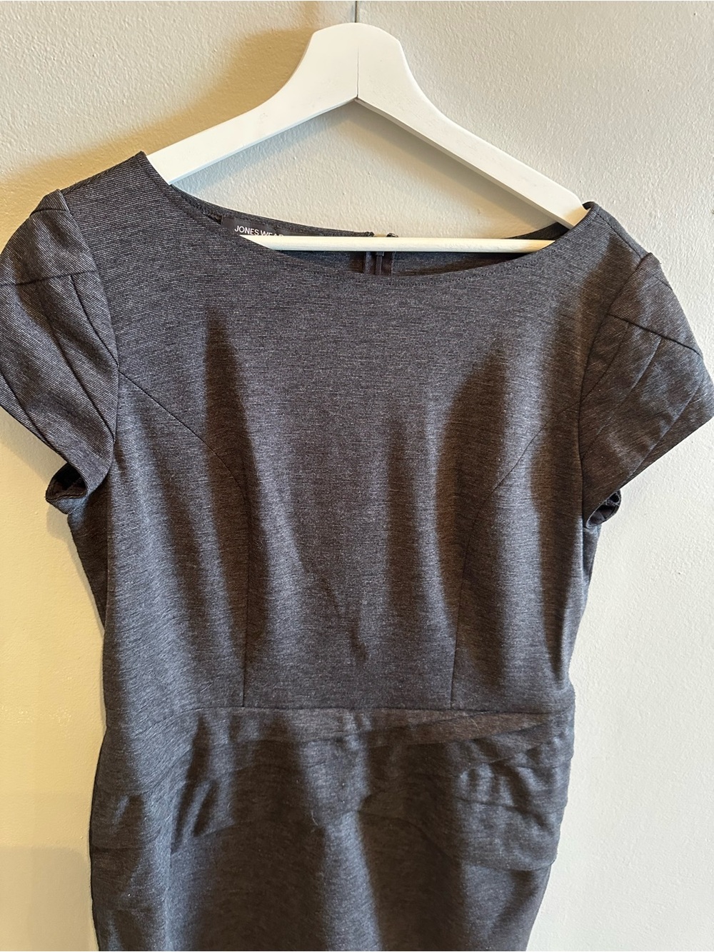 Jones Wear Dress Charcoal Gray Short Sleeve Sheath Top
